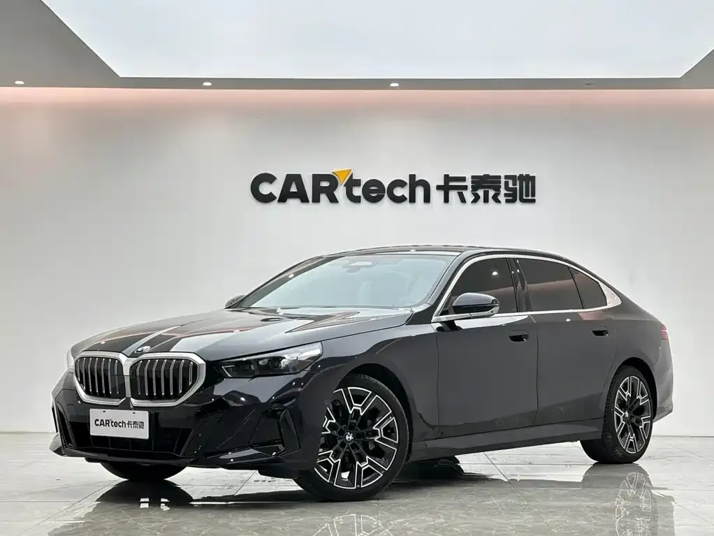 BMW 5 Series — фото 1