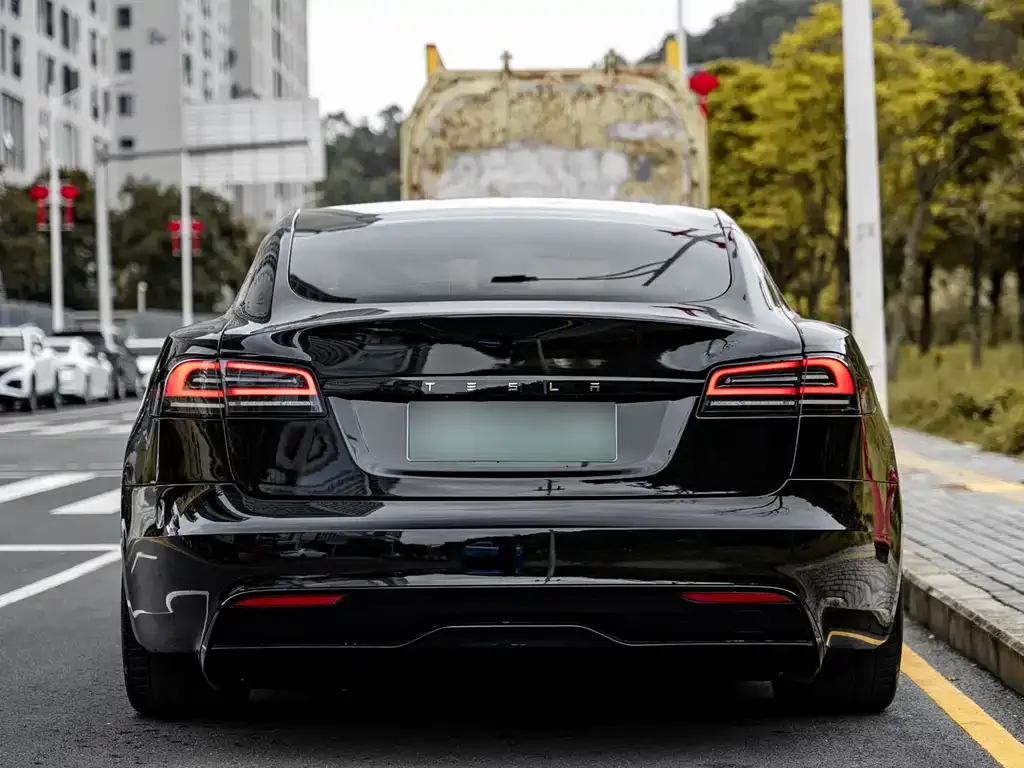 Tesla Model S — фото 8