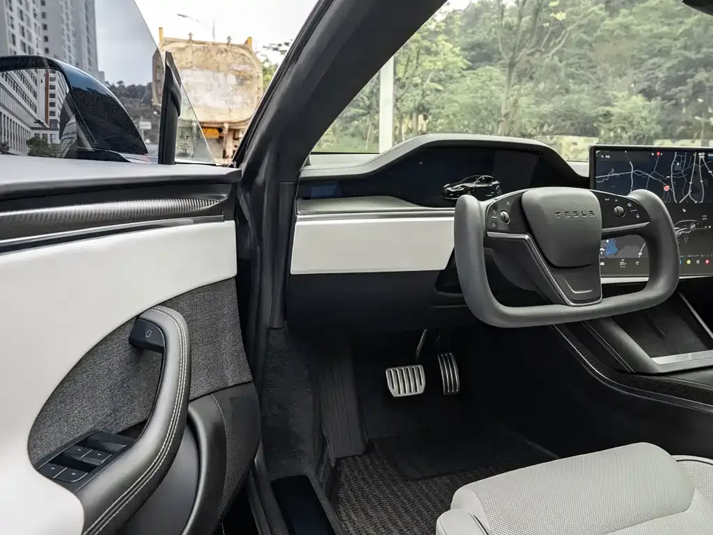 Tesla Model S — фото 4