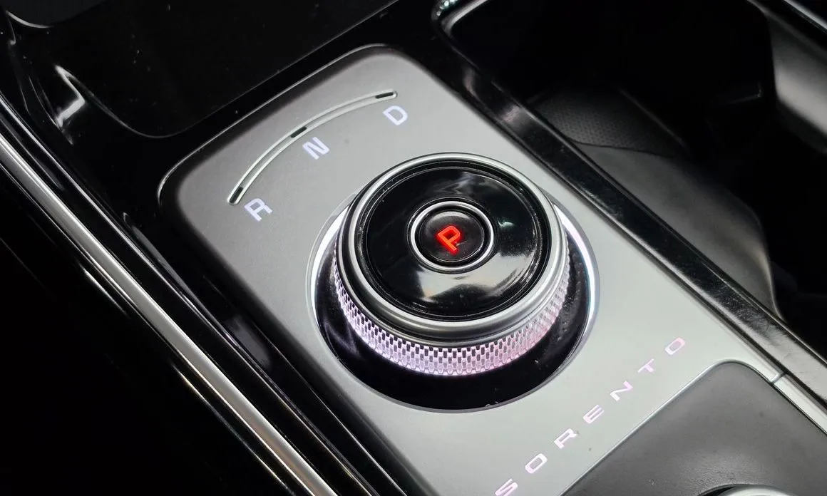 Kia Sorento — фото 6
