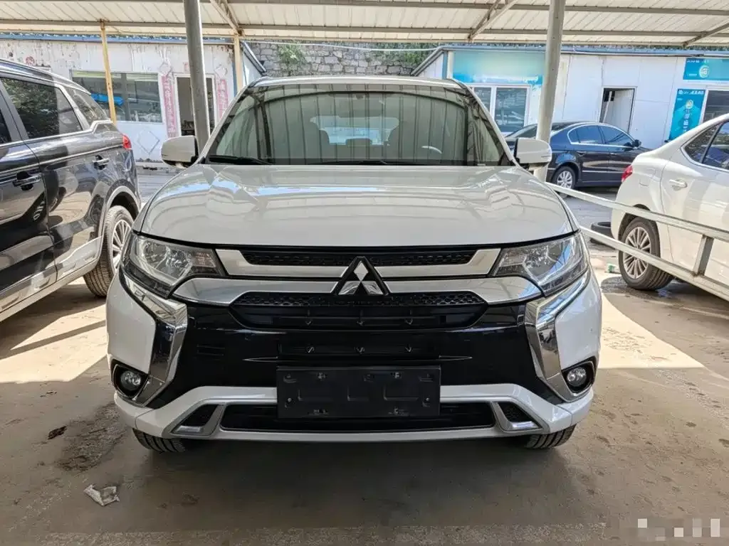 Mitsubishi Outlander — фото 6