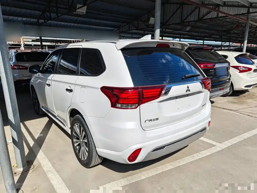 Mitsubishi Outlander — фото 4
