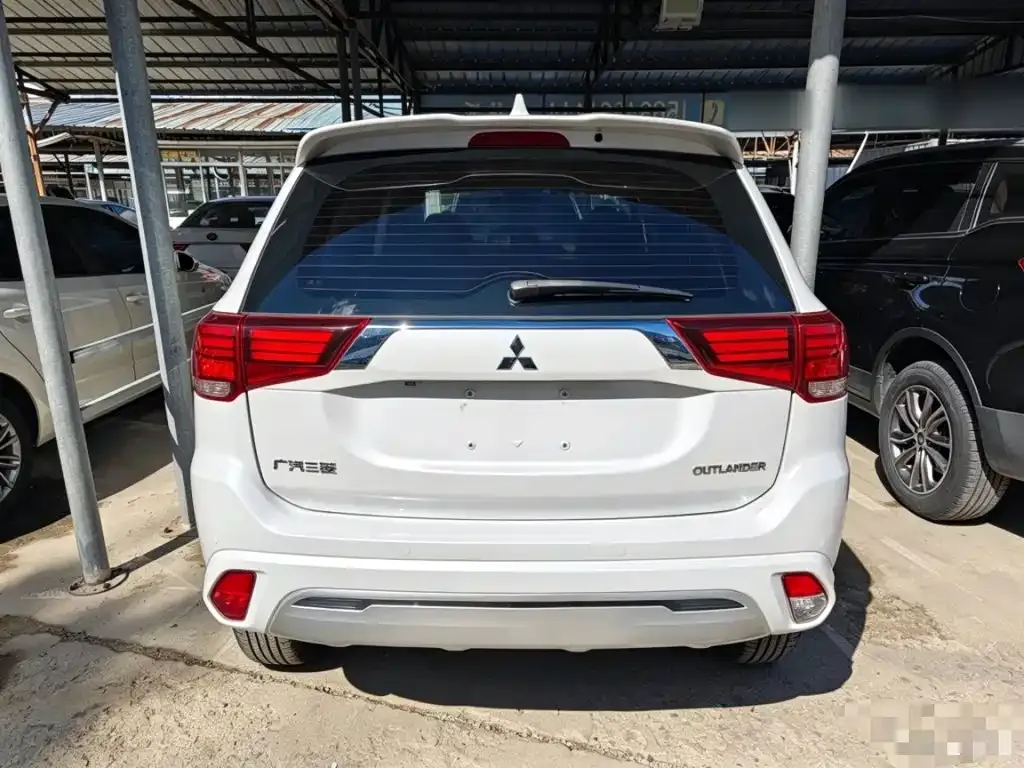 Mitsubishi Outlander — фото 3