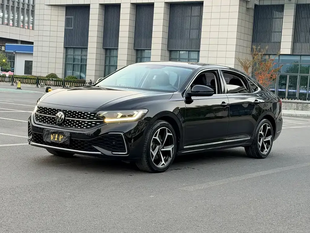 Volkswagen Passat — фото 1