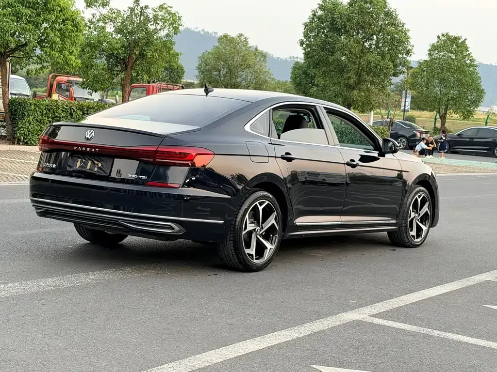 Volkswagen Passat — фото 6