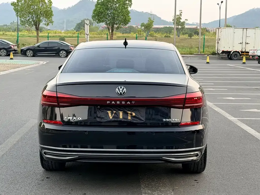 Volkswagen Passat — фото 7
