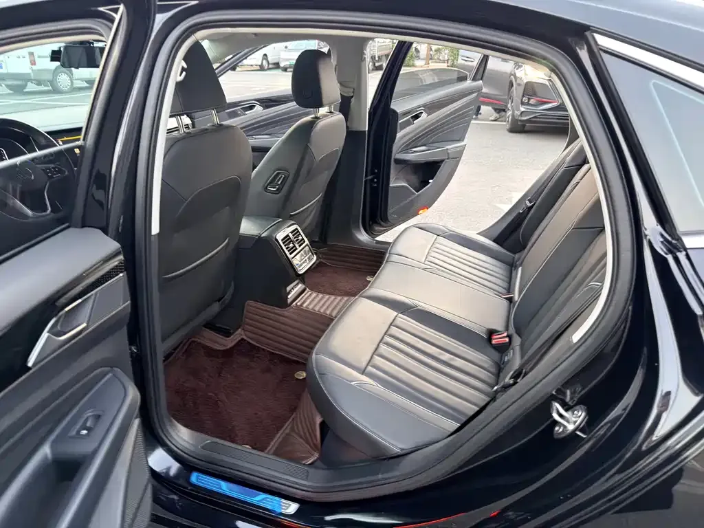 Volkswagen Passat — фото 5