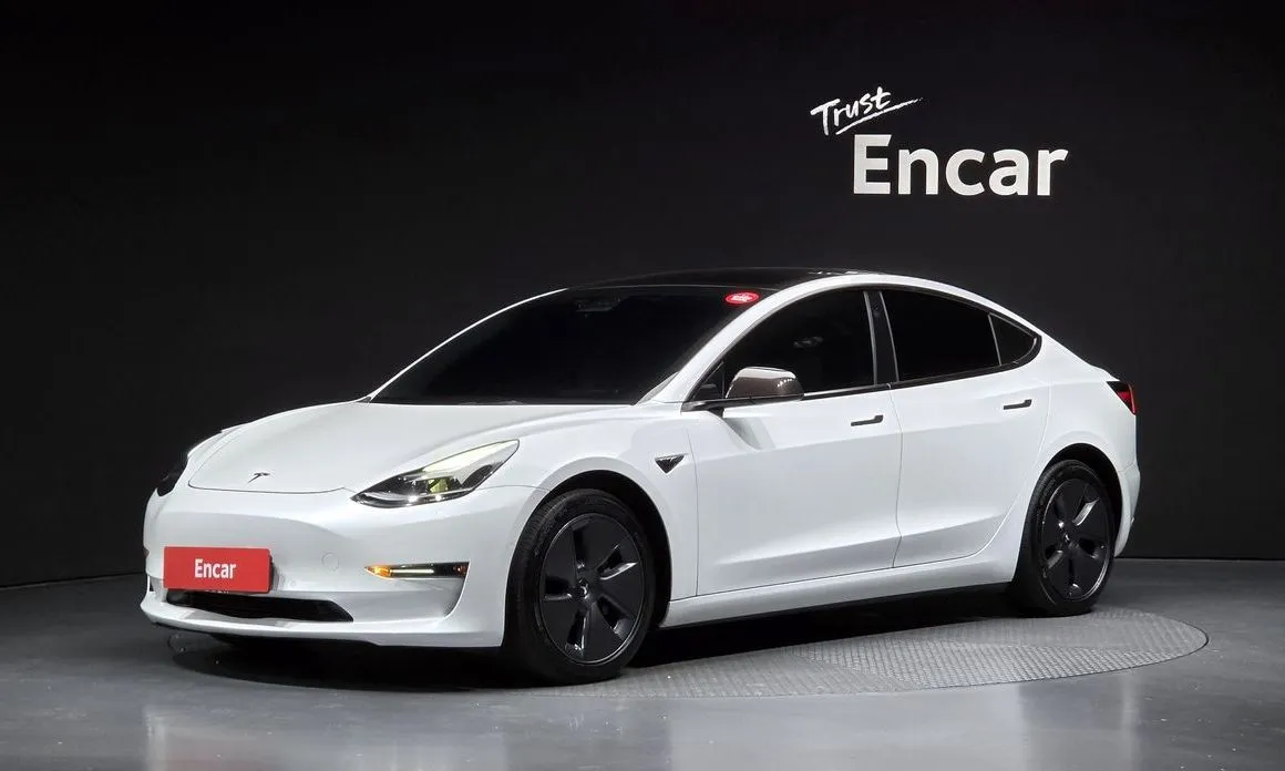 Tesla Model 3 — фото 1