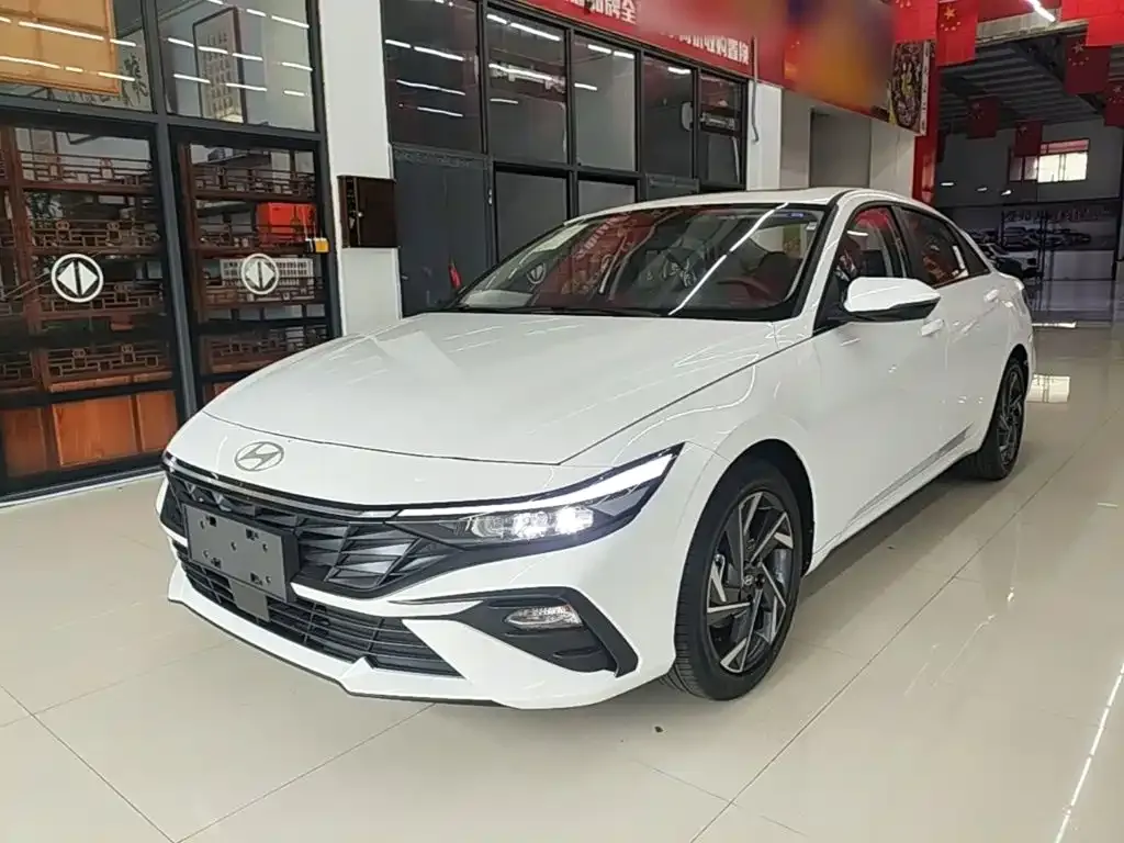 Hyundai Elantra — фото 1