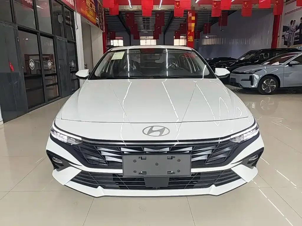 Hyundai Elantra — фото 2