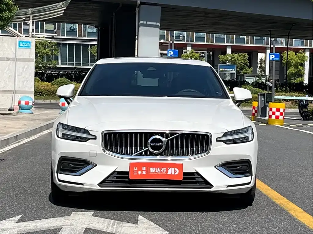 Volvo S60 — фото 7