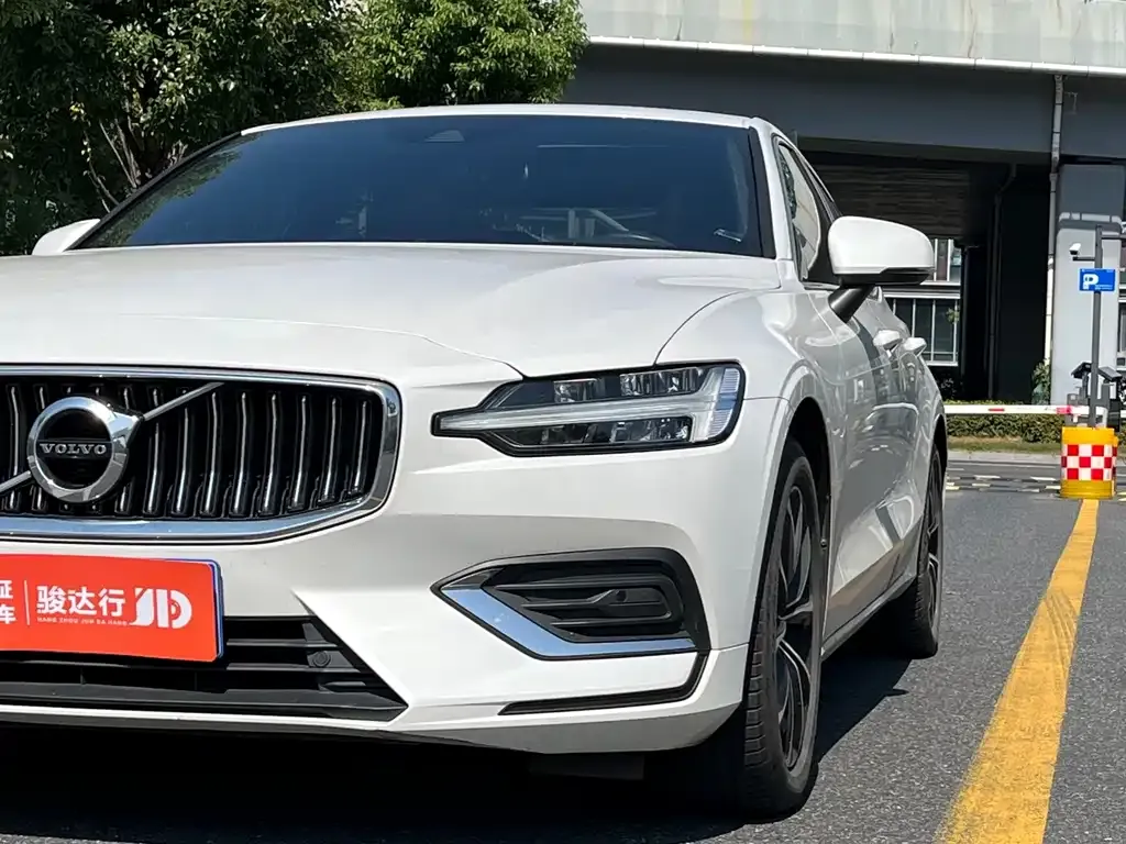 Volvo S60 — фото 2