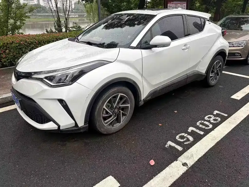 Toyota C-HR — фото 1