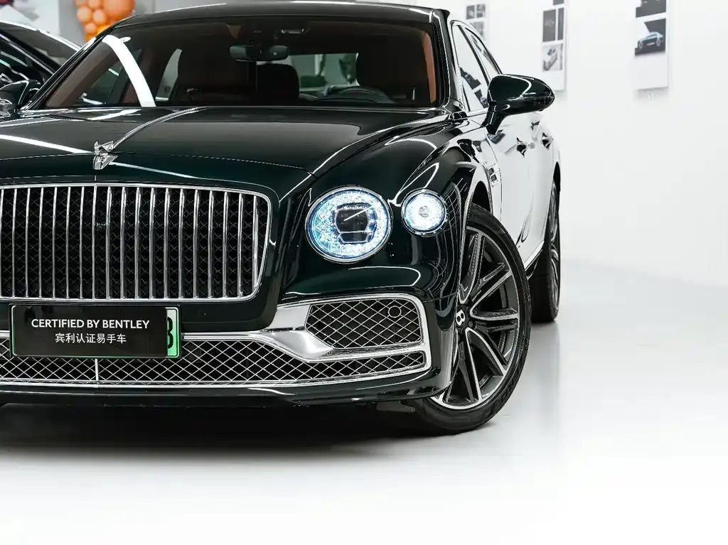 Bentley Flying Spur PHEV — фото 9
