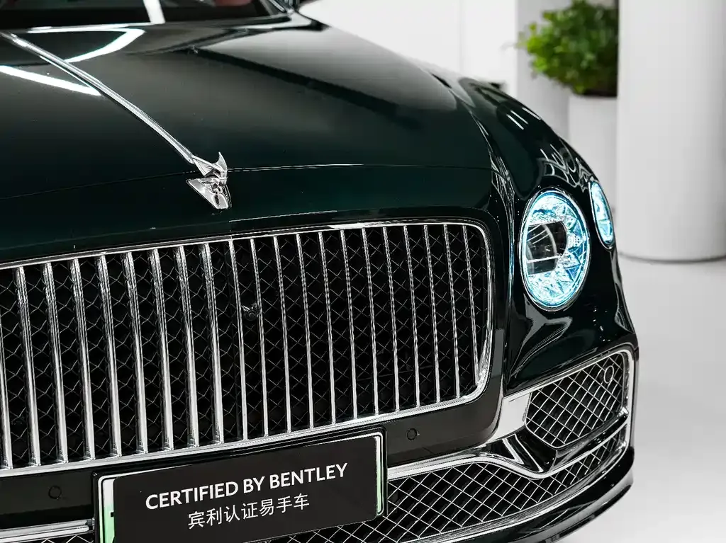 Bentley Flying Spur PHEV — фото 10