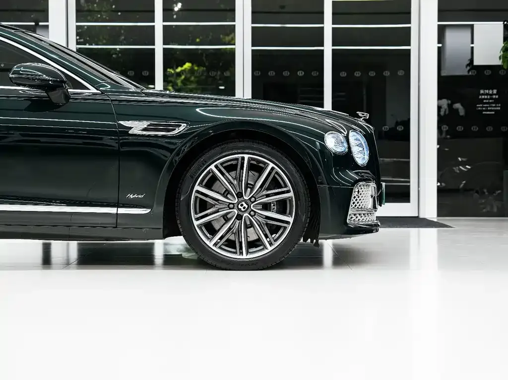 Bentley Flying Spur PHEV — фото 7