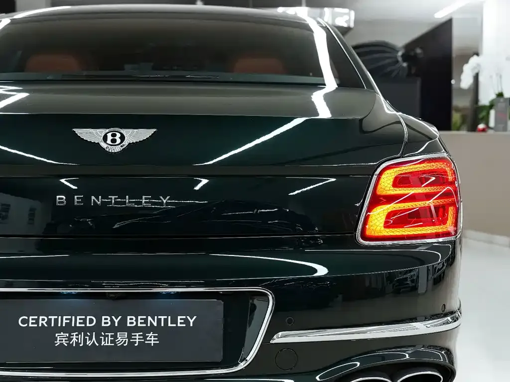 Bentley Flying Spur PHEV — фото 8