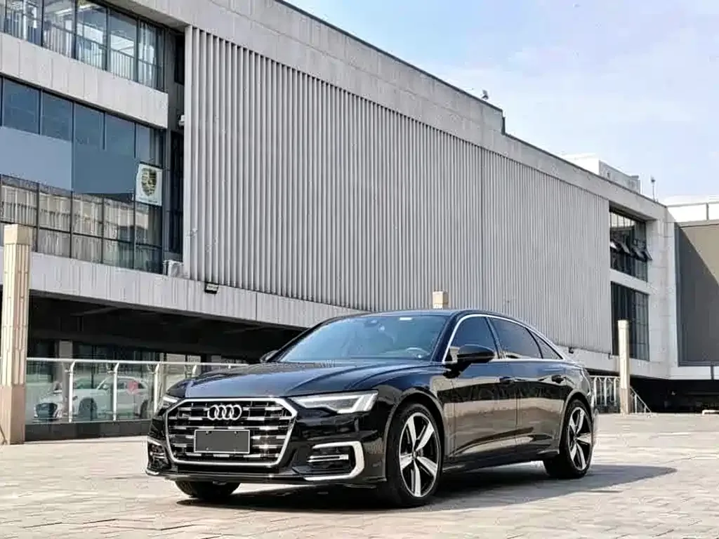 Audi A6L — фото 1