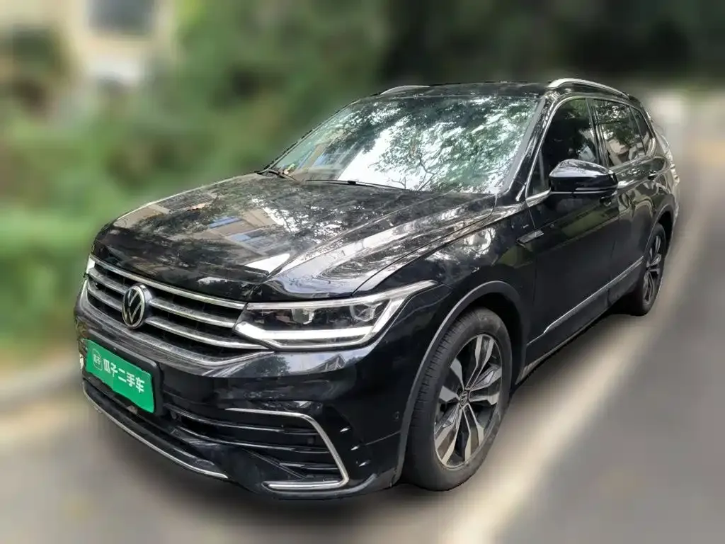 Volkswagen Tiguan L — фото 1