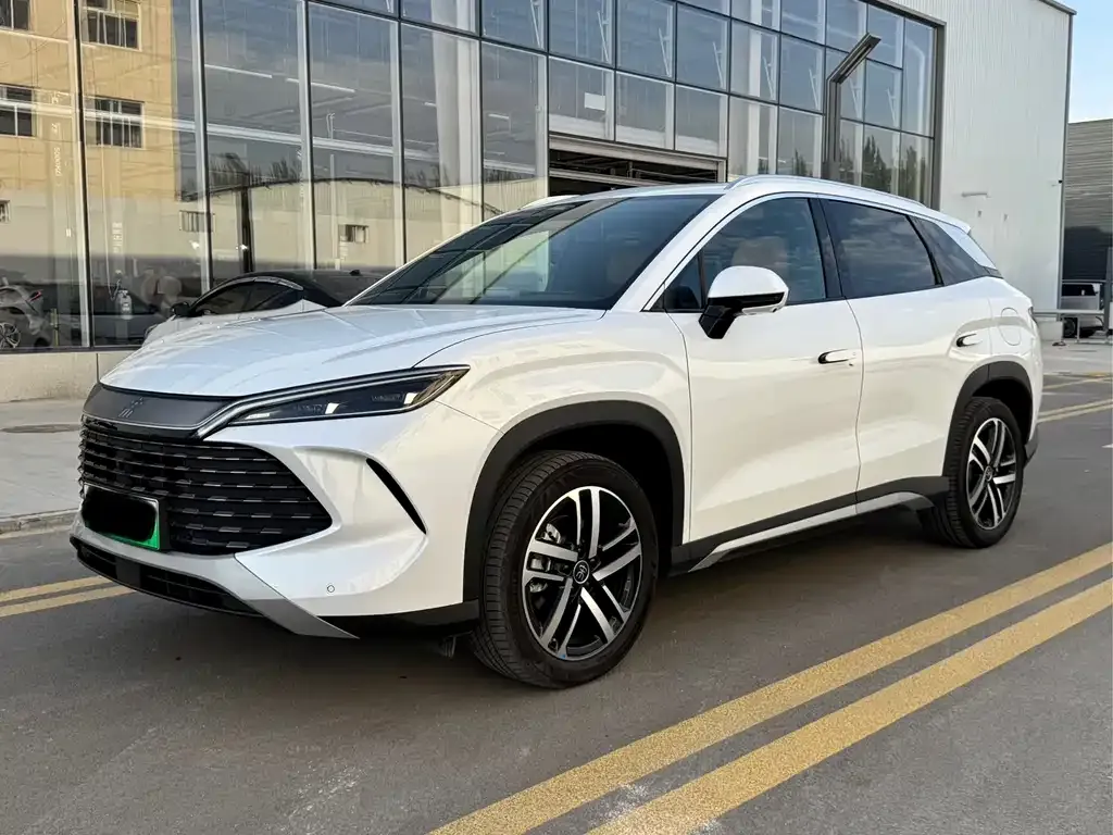 BYD L DM-i — фото 1