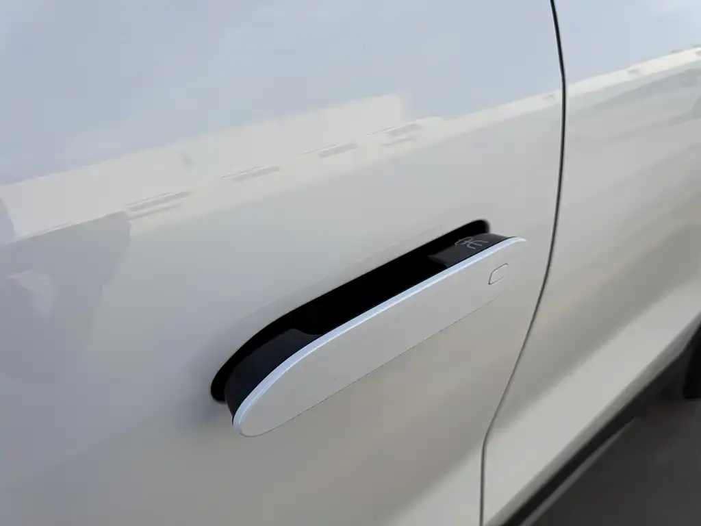 BYD L DM-i — фото 2