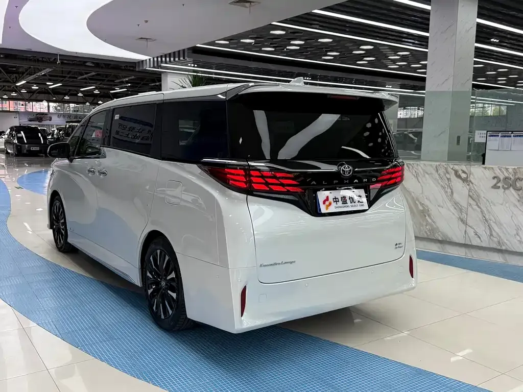 Toyota Alphard — фото 5