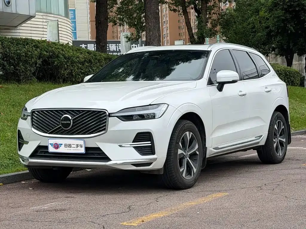 Volvo XC60 — фото 1