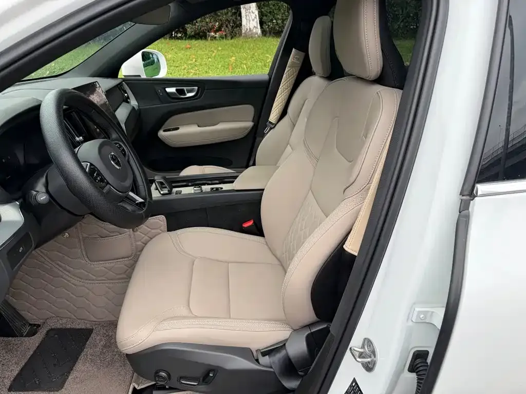 Volvo XC60 — фото 2
