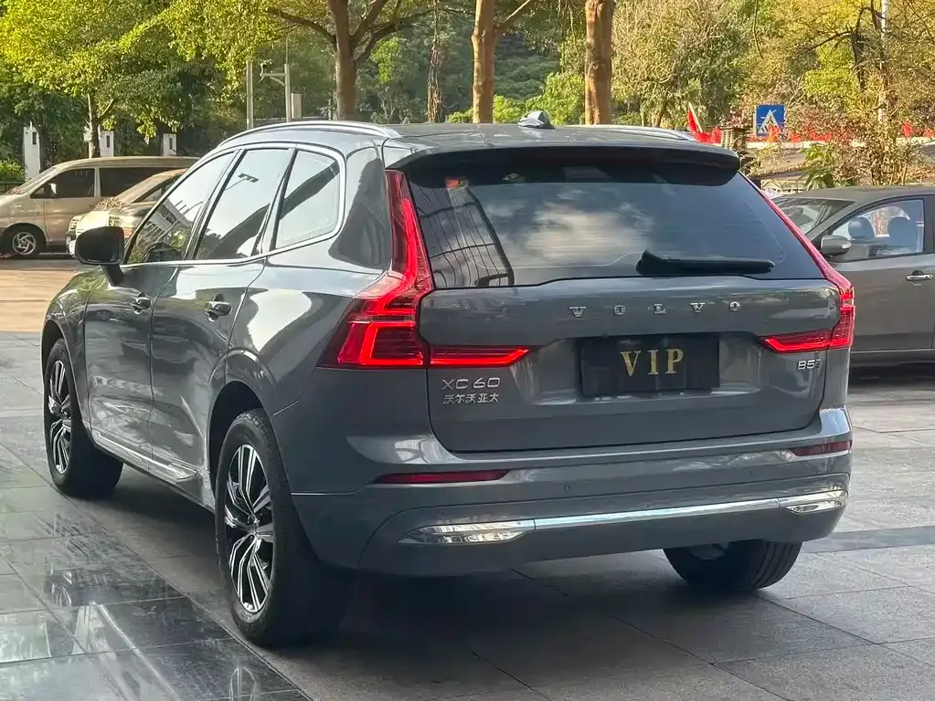 Volvo XC60 — фото 10