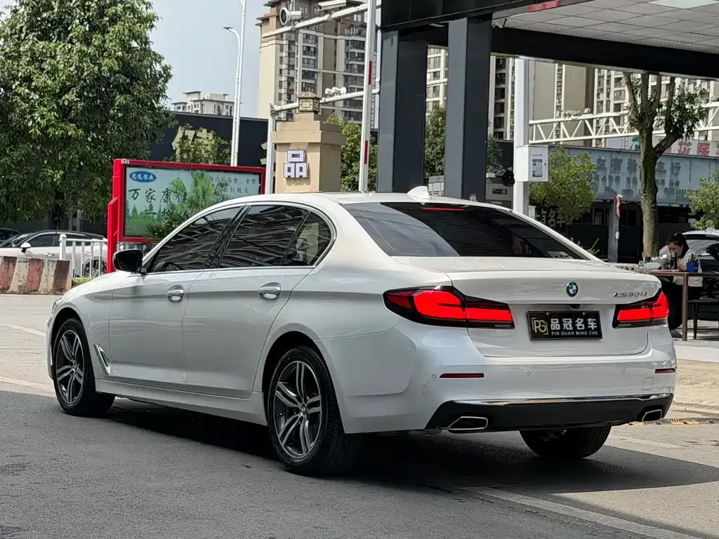 BMW 5 Series — фото 5