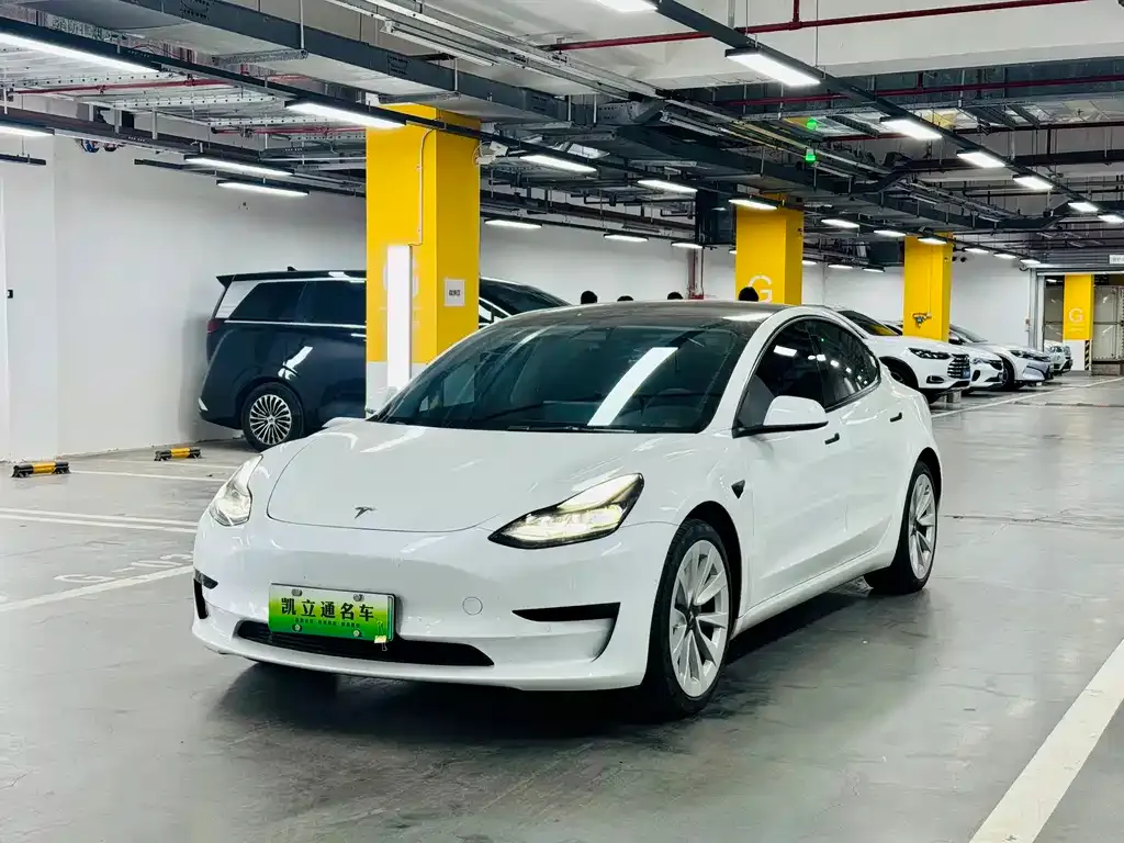 Tesla Model 3 — фото 1