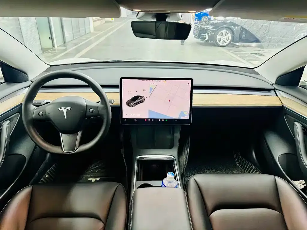 Tesla Model 3 — фото 7