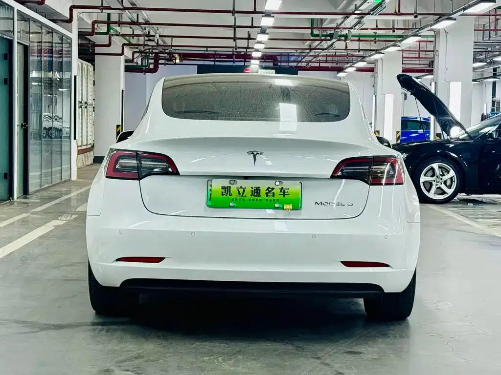 Tesla Model 3 — фото 9