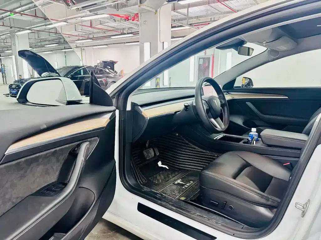 Tesla Model 3 — фото 10