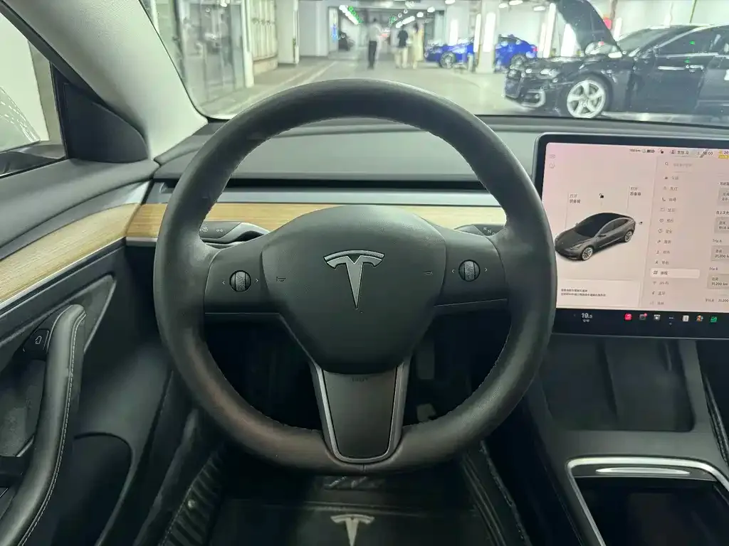 Tesla Model 3 — фото 5