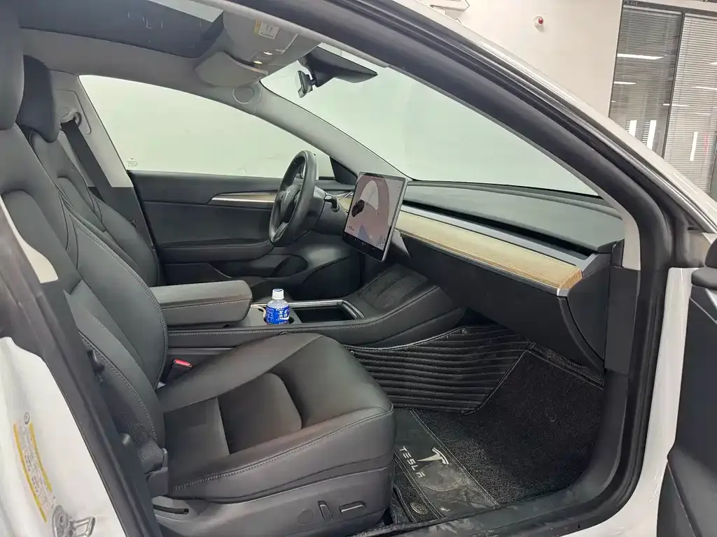 Tesla Model 3 — фото 4