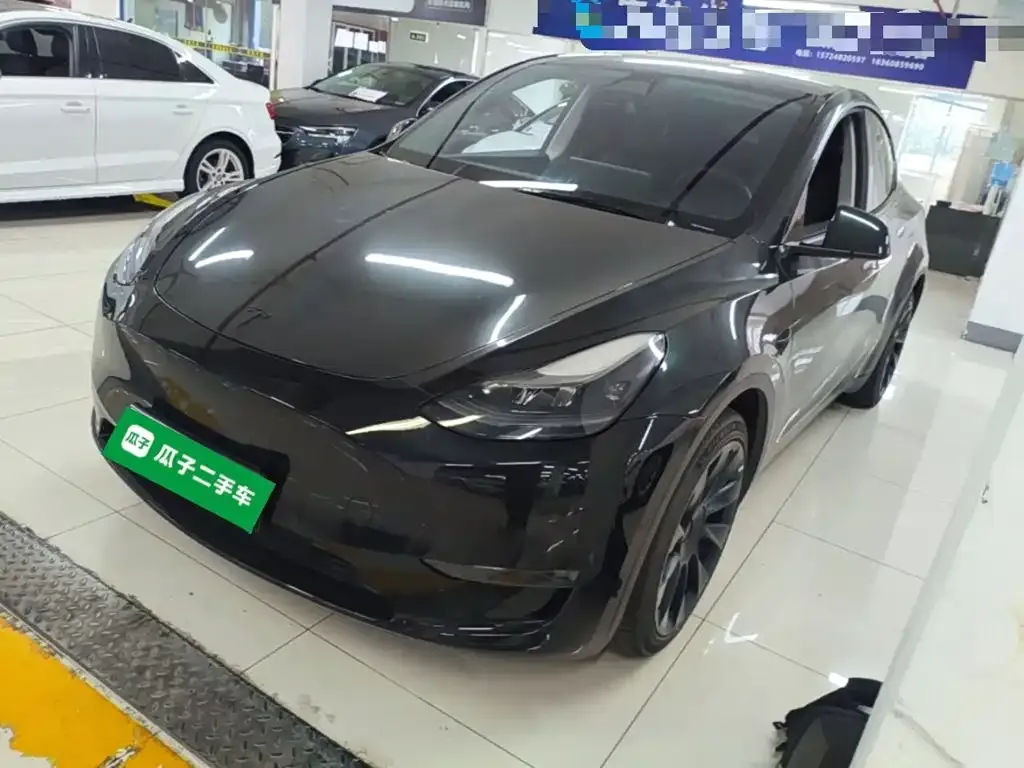 Tesla Model Y — фото 1