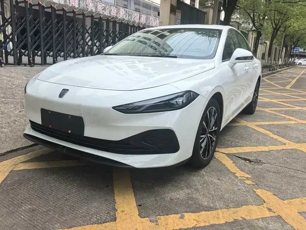 Roewe D7 — фото 1