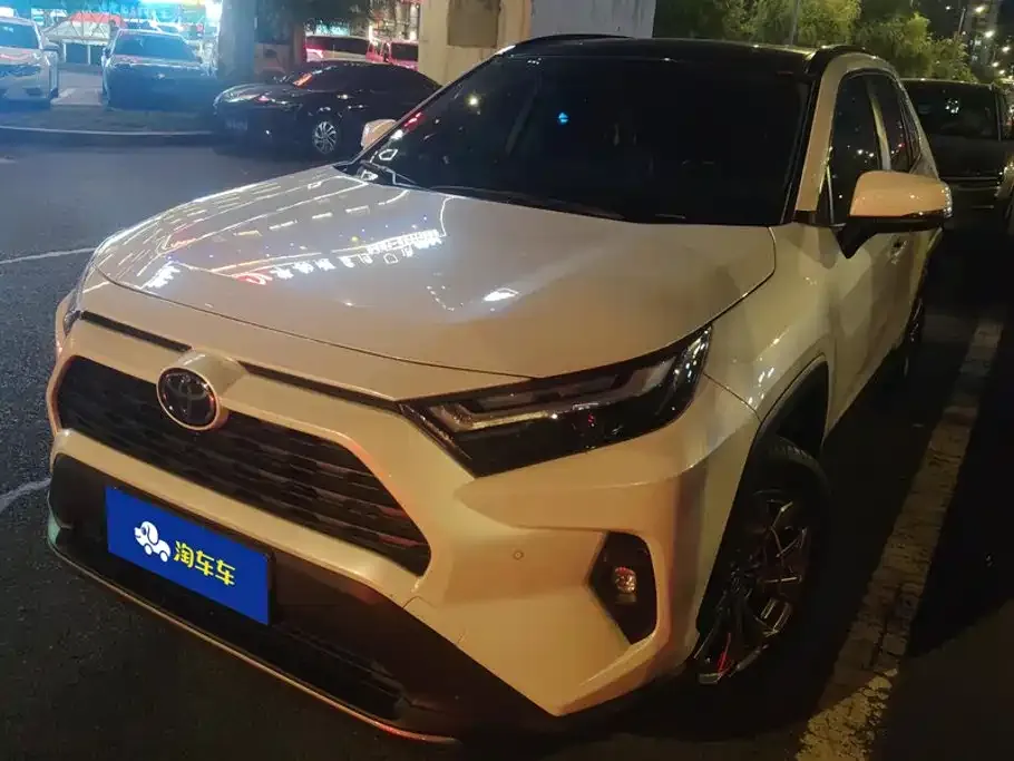 Toyota RAV4 — фото 1