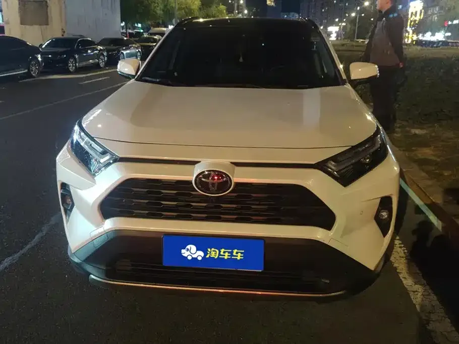 Toyota RAV4 — фото 8
