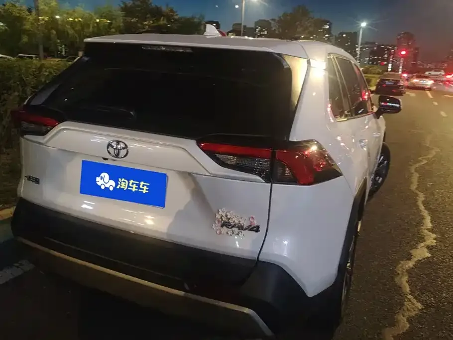 Toyota RAV4 — фото 9