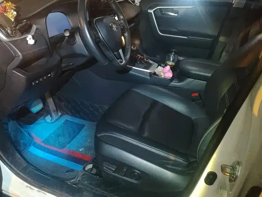 Toyota RAV4 — фото 3