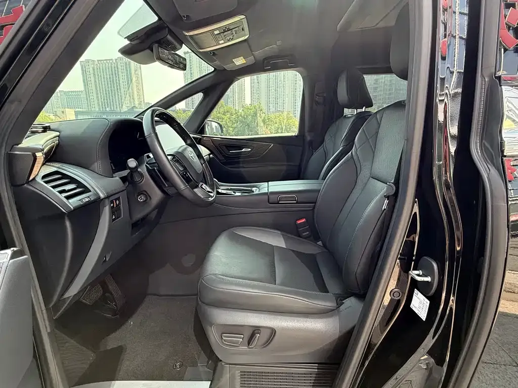 Toyota Alphard — фото 7