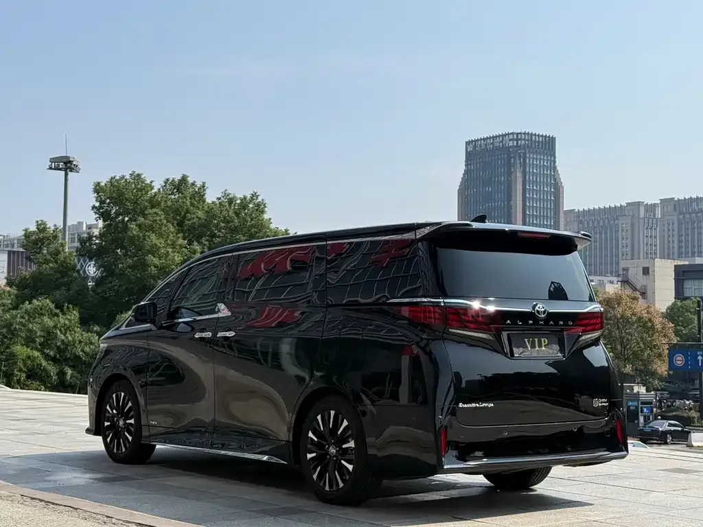 Toyota Alphard — фото 3