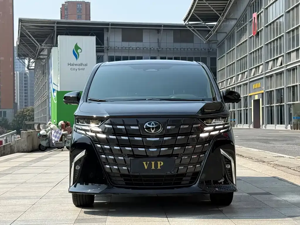 Toyota Alphard — фото 2