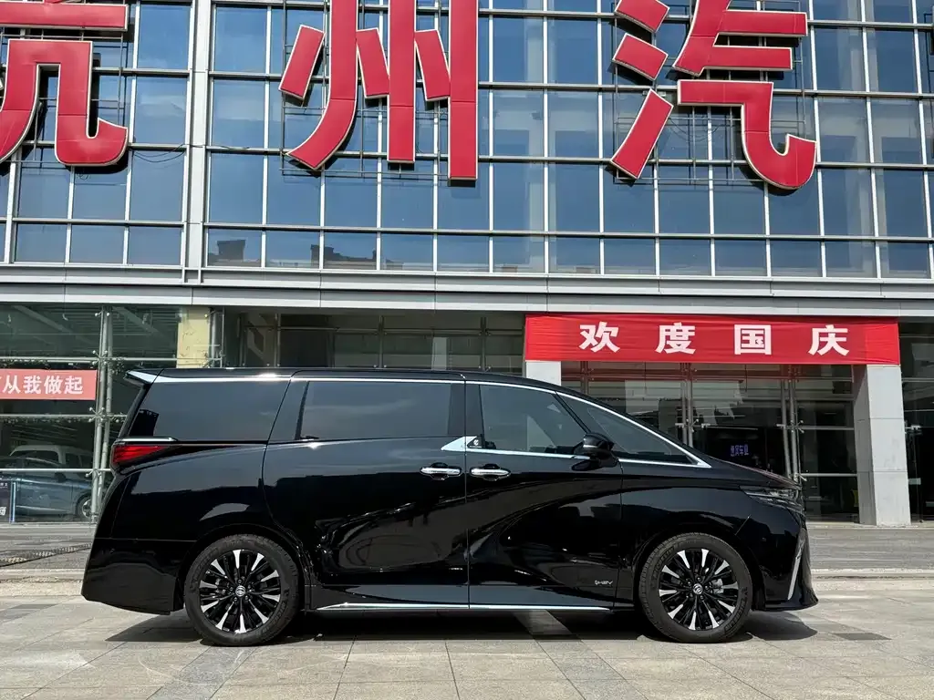 Toyota Alphard — фото 5