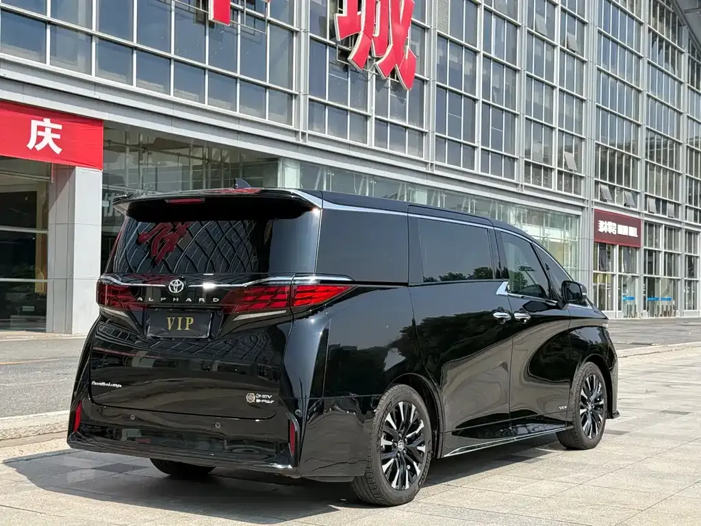 Toyota Alphard — фото 6
