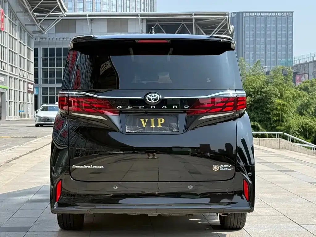 Toyota Alphard — фото 10