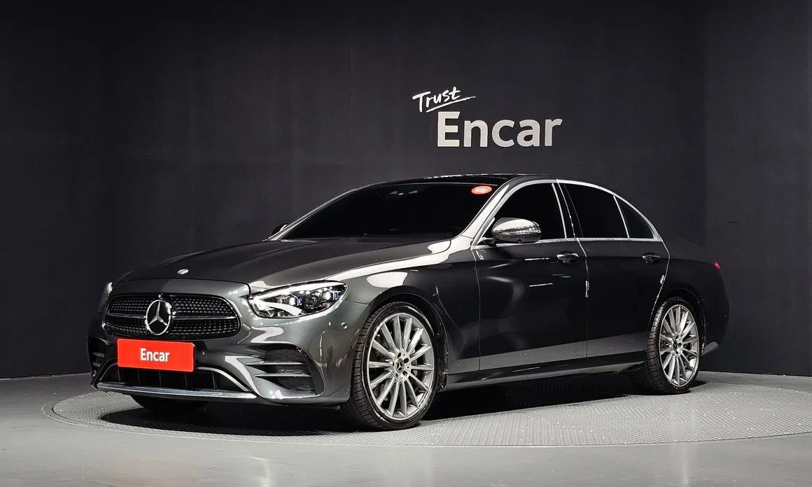 Mercedes-Benz E-Class — фото 1