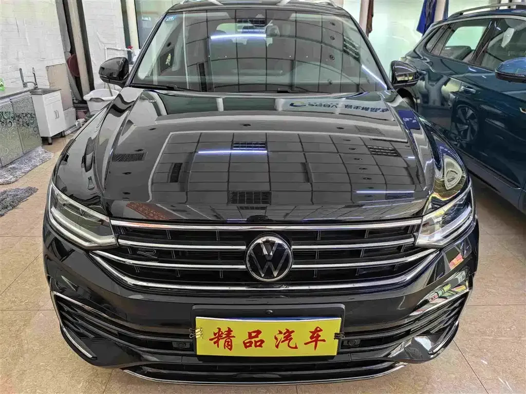 Volkswagen Tiguan L — фото 8